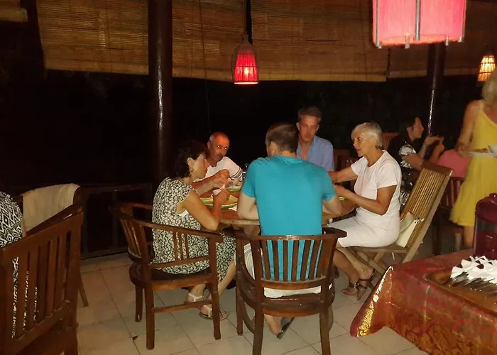 Beten Waru And Restaurant ホリデーパーク 3*